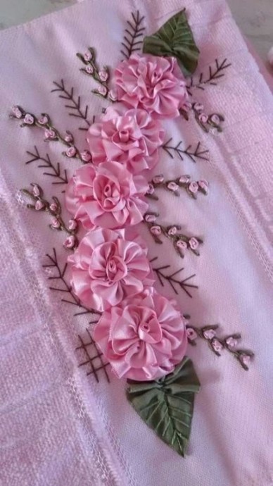 ​Вышивка лентами: вся прелесть цветов