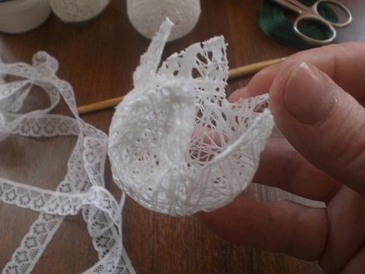 Необычный цветок из ниток