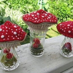 Грибы из фетра и молний