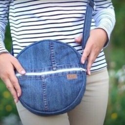 Маленькая сумочка из старых джинсов