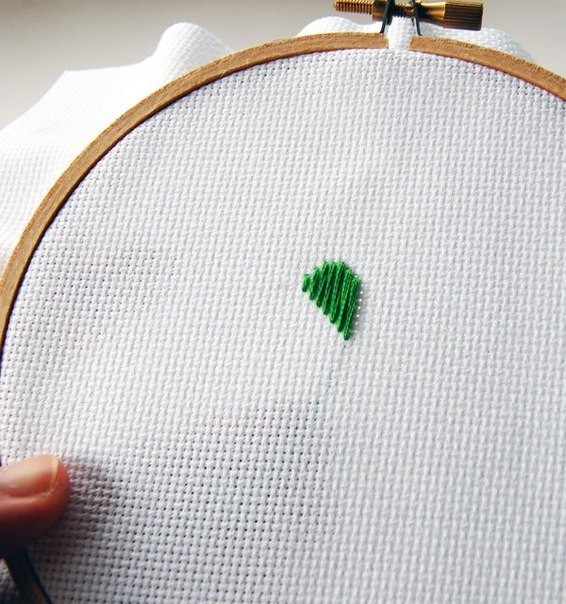 Техника вышивки гладью листика