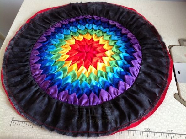 Чехол на подушку-пуфик из лоскутков