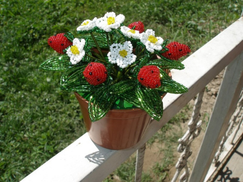 Клубника из бисера