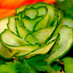 Роза из огурца