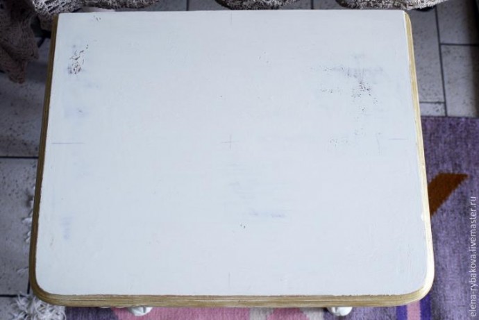 Превращаем обычный столик в антикварный