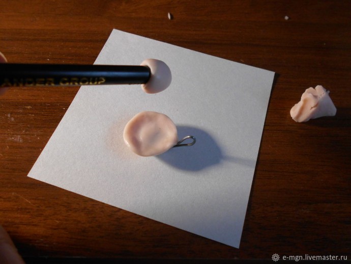 Миниатюрная свеча с подсвечником