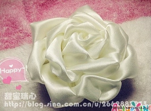 Роза из атласной ленты