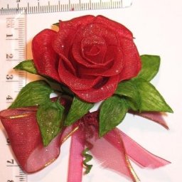 Роза из гофрированной бумаги: мастер-класс