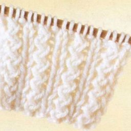 Интересный узор на спицах