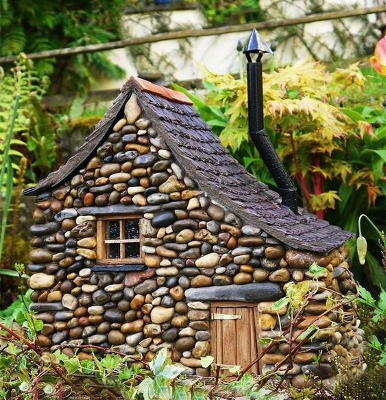 Домики из мелкой гальки