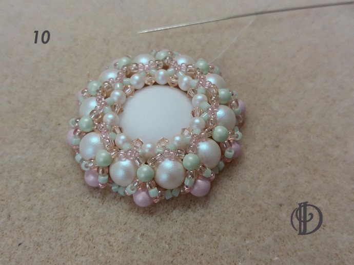 Лунная брошь с кабошоном-лунасофтом Лунная брошь с кабошоном-лунасофтом