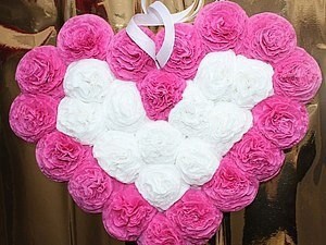 Сердечная композиция из гофрированной бумаги