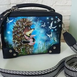 Расписываем сумочку из искусственной кожи