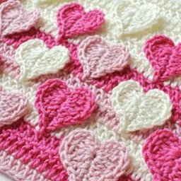 Узор с объёмными сердцами