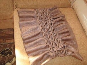 Круглая подушка с буфами