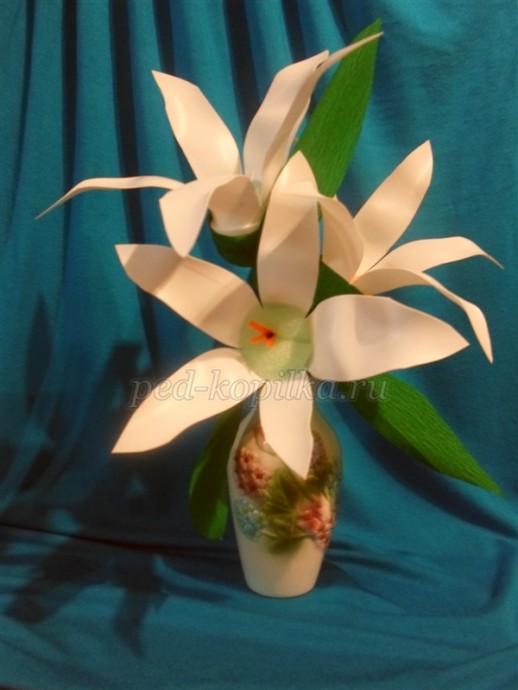 Лилии из пластиковых бутылок: мастер-класс