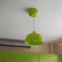 Люстра в тон кухни из двух пластиковых мисок