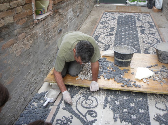 Мозаика из камней: вдохновляющие идеи