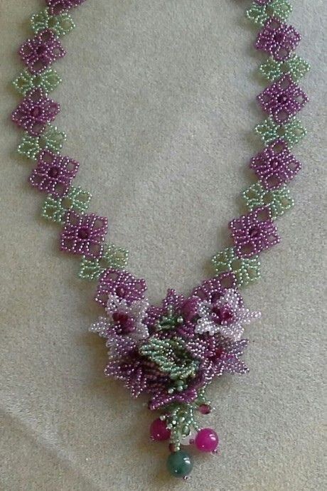 ​Необычное колье для больших праздников