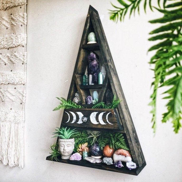 ​Необычные деревянные полки: идеи для творчества