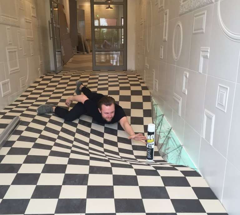 Ванные комнаты с иллюзией провалов в полу: идеи