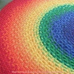 ​Вяжем коврик из старых футболок