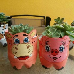 ​Кашпо из пластиковых бутылок