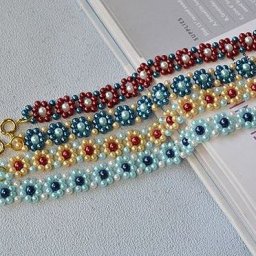 Красивые браслеты с цветочными мотивами