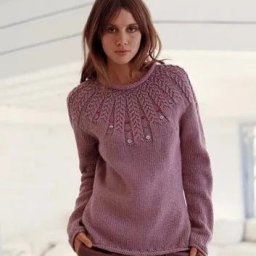 Пуловер с красивой кокеткой