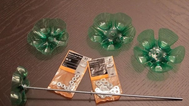 Подставка из одноразовых пластиковых бутылок Подставка из одноразовых пластиковых бутылок