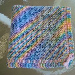 Одеяло для новорожденного, которое связано по диагонали