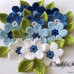 ​Простые вязаные цветочки