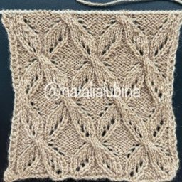 ​Узор с цветами, которые похожи на бабочек