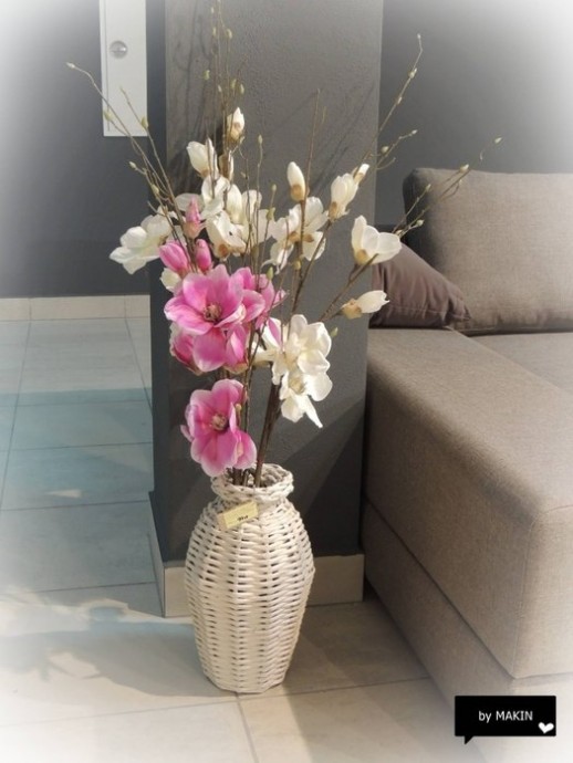 Вазочка из газетных трубочек