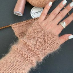 ​Вязаные митенки