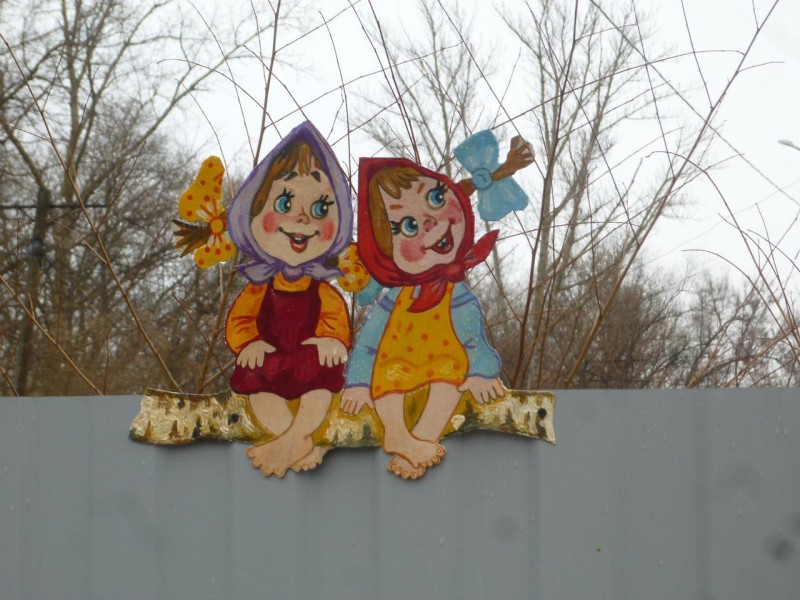 Забавные поделки из фанеры для дачного участка