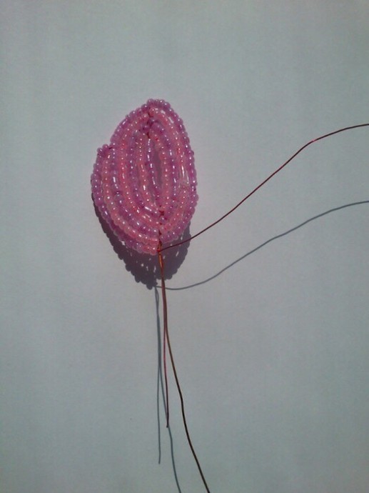 Красивый цветочек из бисера