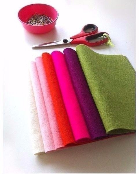 Украшаем свитер аппликацией из фетра