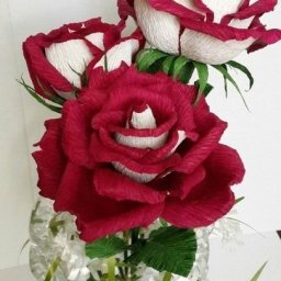 Роза из гофробумаги