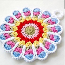 ​Очень красивая подставка под горячее крючком