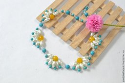 Летнее ожерелье для пляжа с крупными ромашками