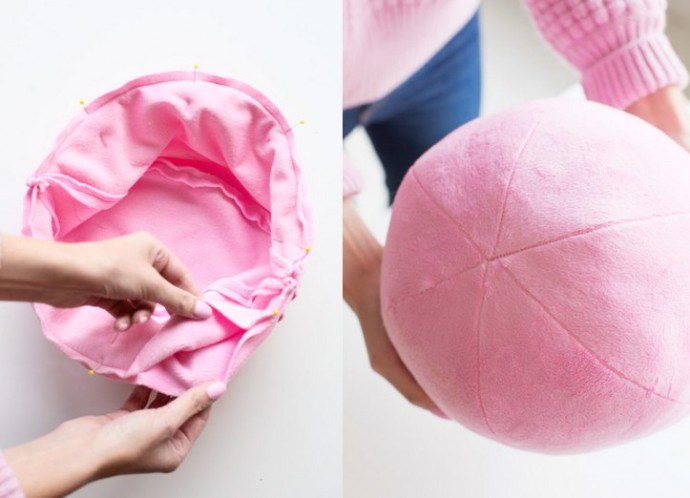 Невероятная подушка-игрушка "Ёлочный шар"