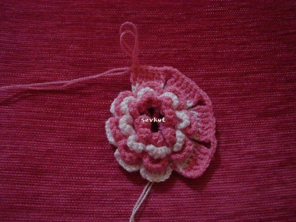 ​Оригинальная салфетка-цветок крючком