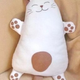 Счастливый котик-подушка