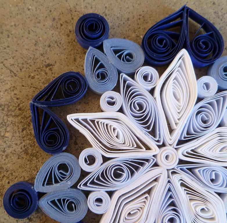 Снежинка в технике квиллинг