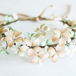 ​Венок из проволоки с эмалью из лака