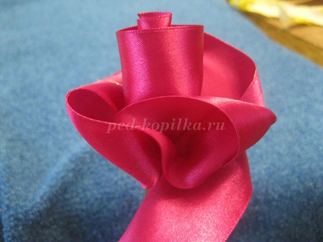 Розы из атласных лент: мастер-класс