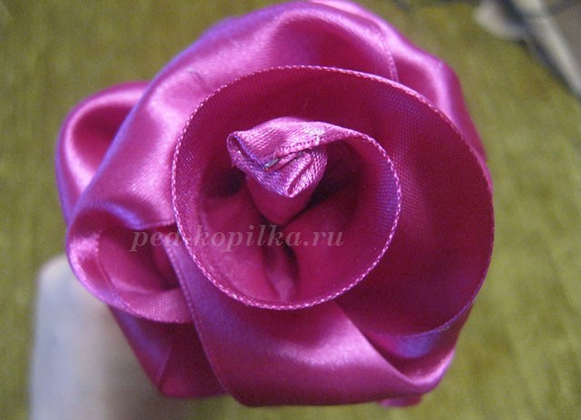 Розы из атласных лент: мастер-класс