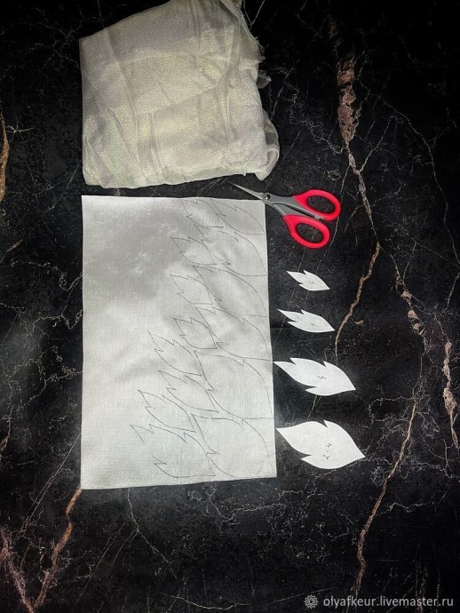 Белая пуансеттия из бархата