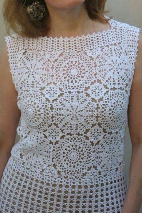 ​Красивое ажурное платье, связанное крючком